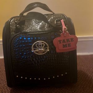 Kathy Van Zeeland Wheeled Under the Seat Carryon - Black